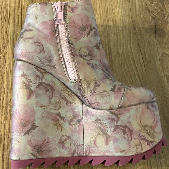 YRU Dimension Platform Wedges - Picture 4 of 5